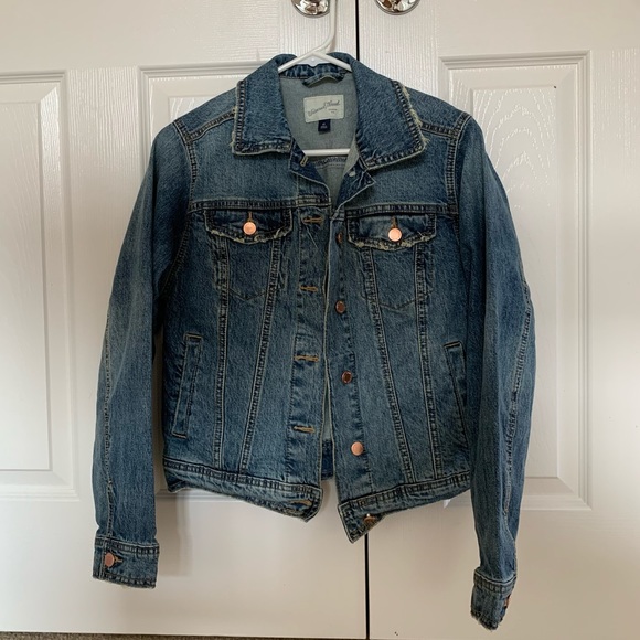 Universal Thread Distressed Jean Jacket - Picture 1 of 7